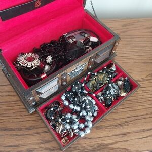 Elegant Black and Silver Jewelry Set